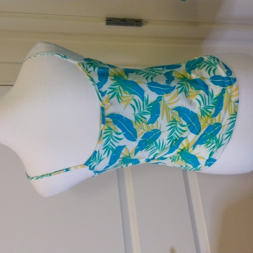 Poof Small tank, spaghetti straps and tie at front hem. Cotton/poly/stretch, EUC - Picture 2 of 5